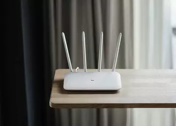 Xiaomi представила двухдиапазонные роутеры Mi WiFi Router 4A и 4A Gigabit Edition за $18 и $25