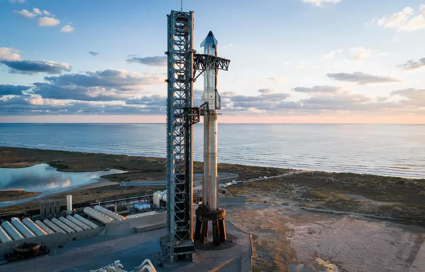SpaceX Moon Base