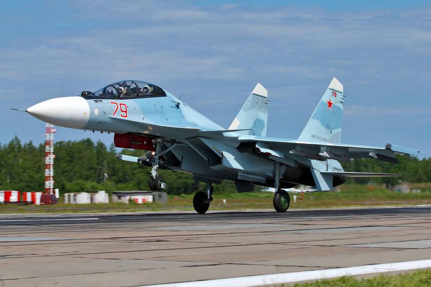 Уничтоженные самолёты на аэродроме в Крыму могут быть самой большой потерей российской военной авиации со времён Второй мировой войны