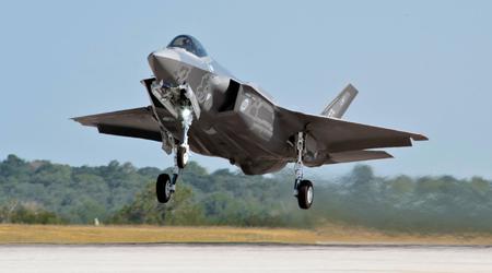 La Repubblica Ceca, dopo aver ordinato l'F-35 Lightning II, ha deciso di creare un centro per l'addestramento dei piloti dei caccia di quinta generazione.