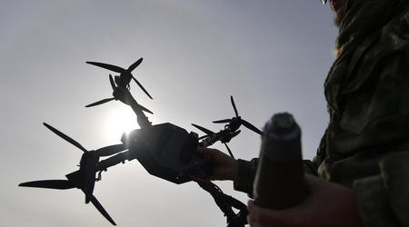 Spektakulær video: Ukrainske FPV-droner nedkjempet en kolonne med russisk utstyr i grenseområdet i Kursk-regionen