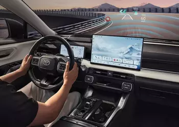 Две версии Toyota RAV4 для Китая получили увеличенные дисплеи