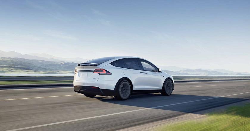 Tesla відкликає понад 350 000 автомобілів Model S, Model Y і Model X у США через проблеми з фарами та подушкою безпеки