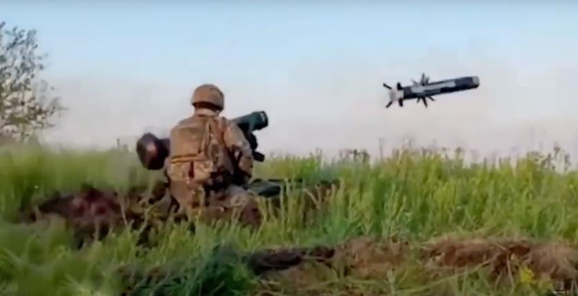 ВСУ показали как уничтожили российскую БМП-2 с помощью Javelin (видео)