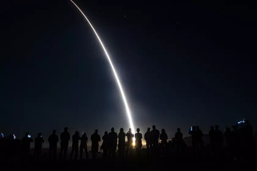 США успешно запустили межконтинентальную баллистическую ракету Minuteman III, которая может нести ядерные боеголовки и поражать цели на дальности 12 000 км