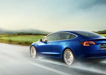 Tesla выпустила Model 3 стоимостью от $35 000 со скидками