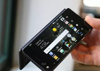 Анонс ZTE Axon M: складной смартфон с двумя дисплеями и ценником $725