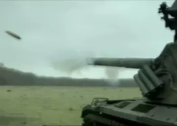 Чай с Бергамотом: стрельба из танка по тарелочкам, американские горки посреди города и Apple iPad