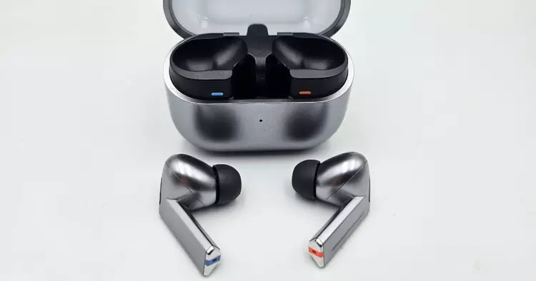 Samsung's Galaxy Buds 3 Pro and ...