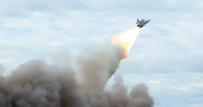 В россии официально подтвердили, что украинский дрон Ту-141, модифицированный в ракету, повредил три стратегических бомбардировщика-ракетоносца Ту-22М3