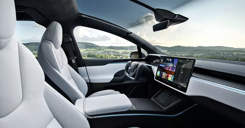 Распространимый очаровательный интерьер Tesla Model X