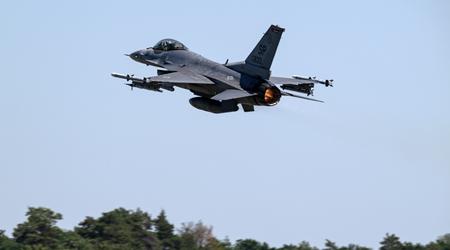 L'aeronautica militare statunitense ha inviato in Polonia i caccia di quarta generazione F-16 Fighting Falcon al posto degli F-15E Strike Eagle.