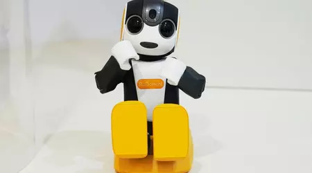 Робот-смартфон Sharp RoboHoN тепер коштує «лише» $715, але не вміє ходити
