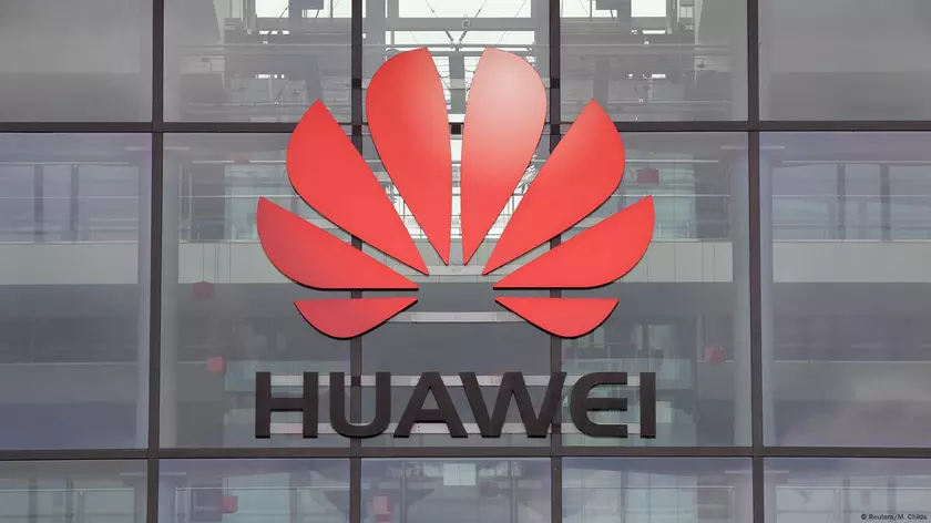 Взгляд изнутри: Эволюция логотипа Huawei и его значение