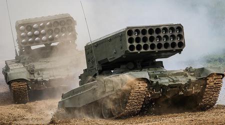Die ukrainischen Verteidigungskräfte zerstörten zwei russische TOS-1A-Systeme mit thermobarischen Raketen im Wert von mehreren zehn Millionen Dollar mit FPV-Drohnen für 500 Dollar