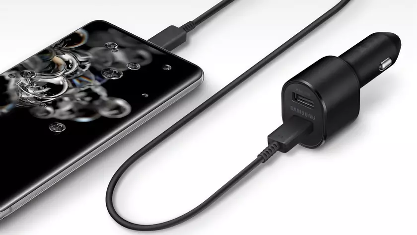 Samsung Super Fast Dual Car Charger c двумя портами USB и мощностью до 45 Вт продают на Amazon за $29 (скидка 25%)