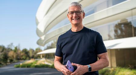 Гендиректор Apple Тім Кук за 2023 рік заробив $63 млн - на 36% менше, ніж у 2022 році