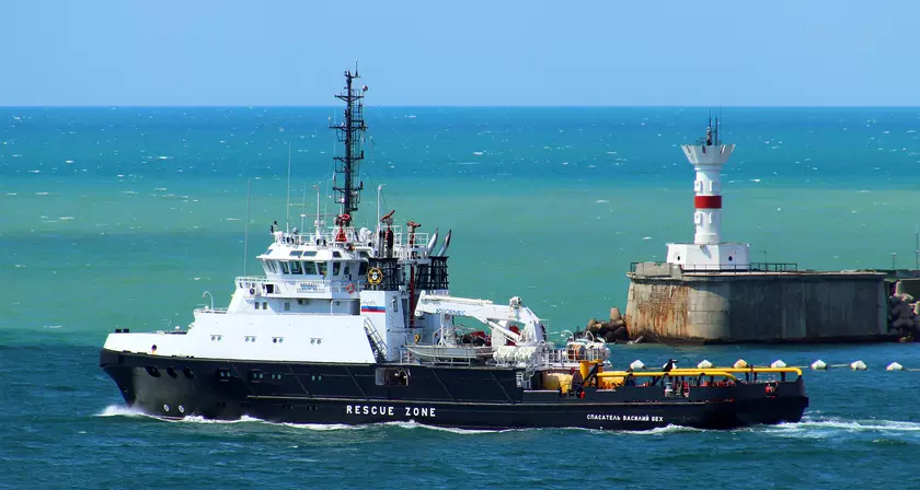 ВСУ подбили ещё один русский корабль двумя ракетами Harpoon и сняли это на Bayraktar TB2