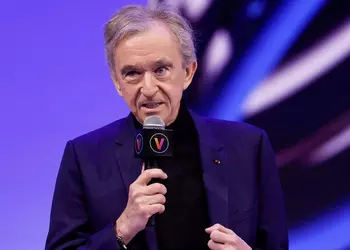 Миллиардер с состоянием $152 млрд Бернар Арно продал личный самолёт, чтобы за ним не следили экоактивисты в Twitter