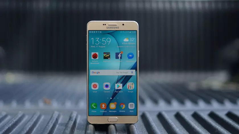 Samsung Galaxy A9 Pro (2016) начали обновлять до Android Oreo на несколько месяцев раньше