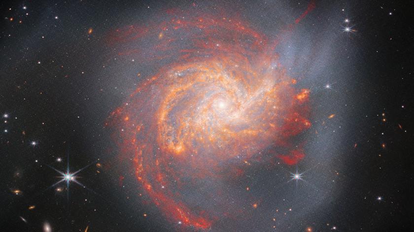 James Webb сделал фото галактики NGC 3256, которая появилась 500 млн лет назад в результате столкновения двух других галактик