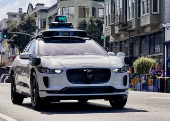 В Сан-Франциско женщина родила ребенка в беспилотном такси Waymo