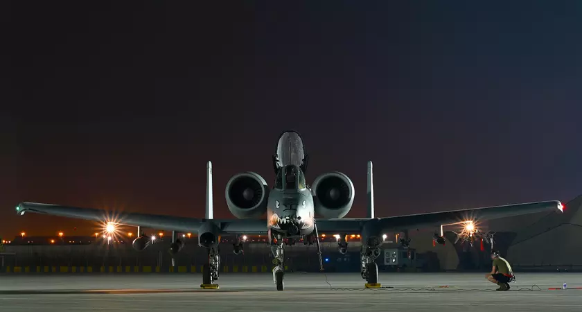 Штурмовики A-10 Thunderbolt II совершили боевой вылет с авиабазы «Аль-Дафра» на Ближнем Востоке
