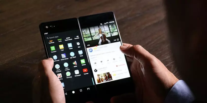 У складного смартфона Samsung будет две версии и четыре расцветки