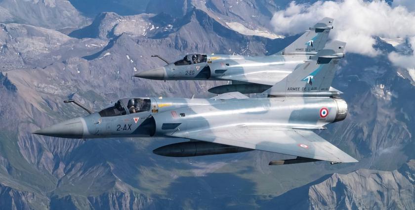 Эмманюэль Макрон: Франция передаст Украине истребители Mirage 2000-5