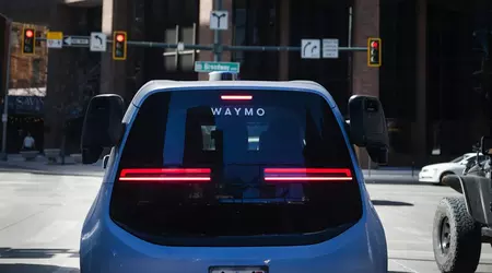 Юні шкіряні мішки такого не очікували: роботаксі Waymo привезло двох п'яних підлітків у руки поліції