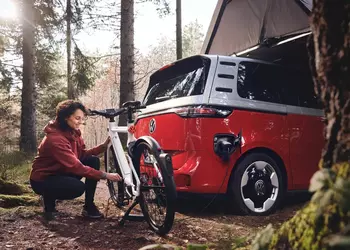 Volkswagen's eBike packs radar, a rear-view camera, and fighter-jet HUD tech