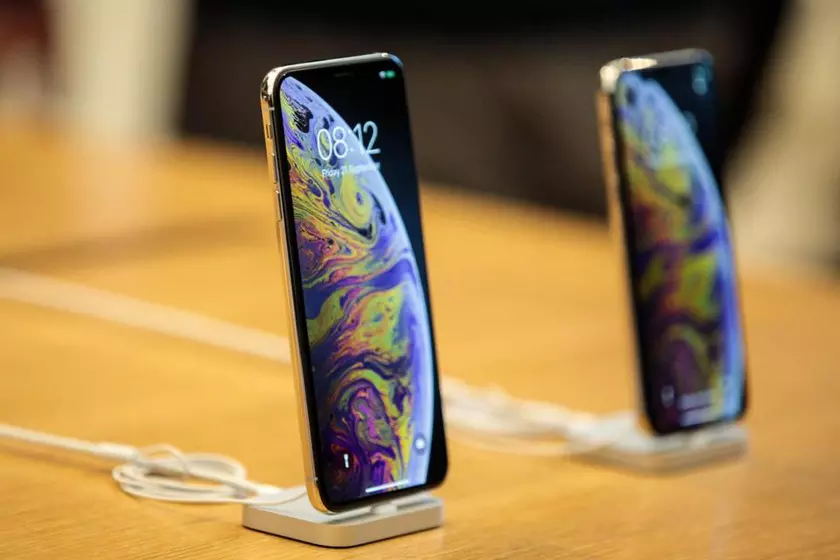 Apple вдвое снизит производство новых iPhone XS Max