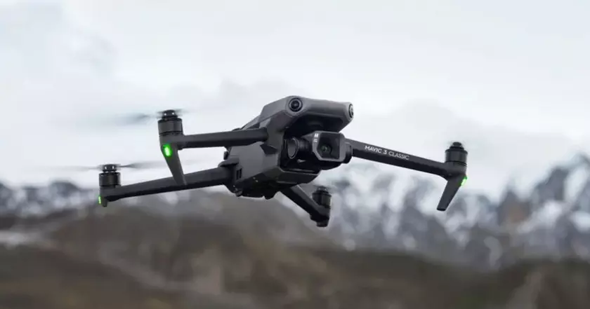 DJI перевыпустила Mavic 3 без телеобъектива и контроллера, зато на $580 дешевле