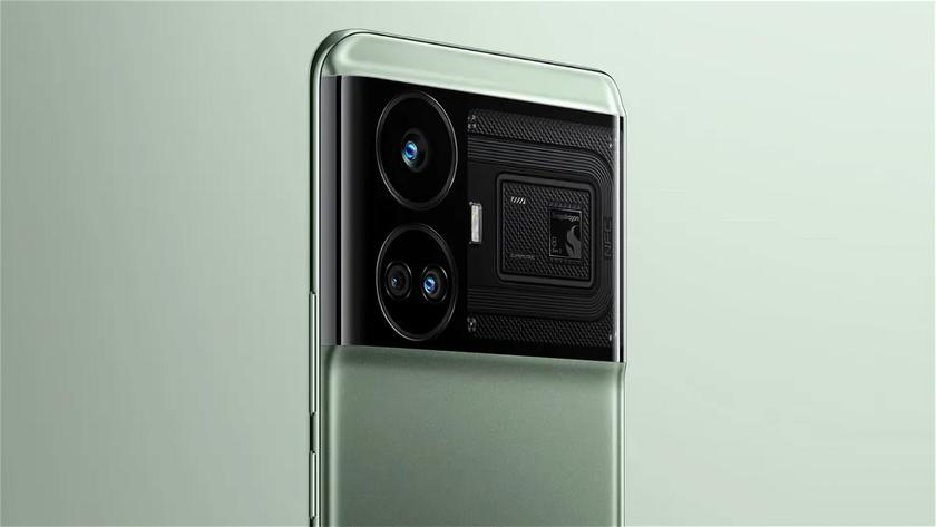 realme GT 5 c OLED-экраном на 144 Гц, чипом Snapdragon 8 Gen 2 и батареей до 5200 мАч выйдет 28 августа