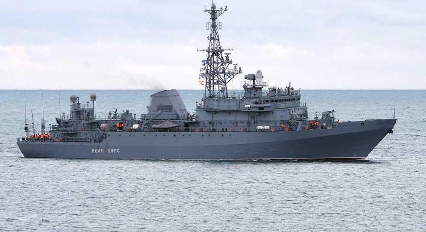 Неизвестный морской дрон-камикадзе атаковал первый российский разведывательный корабль связи «Иван Хурс» в Чёрном море