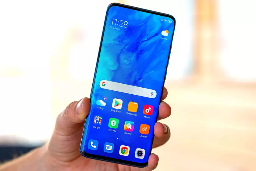 Как у Mi MIX 4: один из смартфонов Xiaomi 12 получит подэкранную фронтальную камеру (но это не точно)