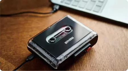 Maxell MXCP-P100: a cassette player with Bluetooth and USB-C charging (not a joke)