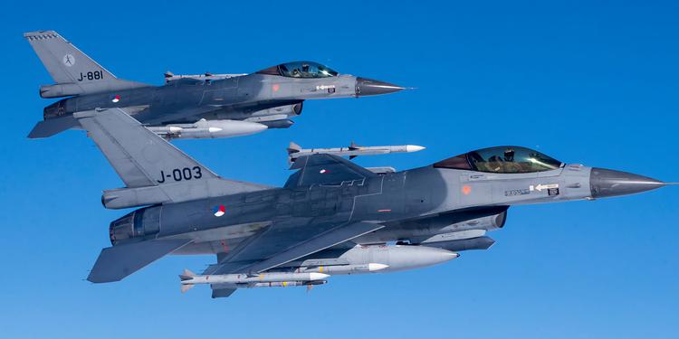 Holanda está dispuesta a considerar la posibilidad de transferir cazas estadounidenses F-16 Fighting Falcon a Ucrania