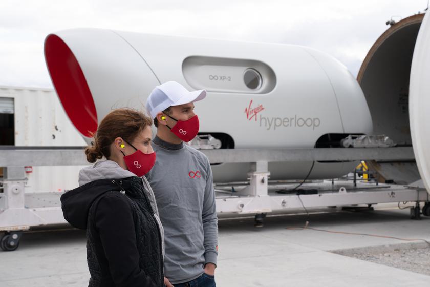 Virgin удачно протестировала вакуумный поезд Hyperloop с пассажирами