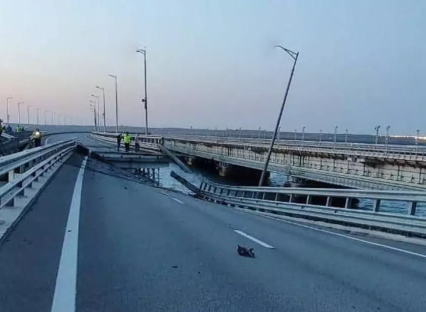 СМИ: атака на крымский мост это спецоперация Службы безопасности Украины и ВМС Украины, мост взорвали с помощью морских дронов