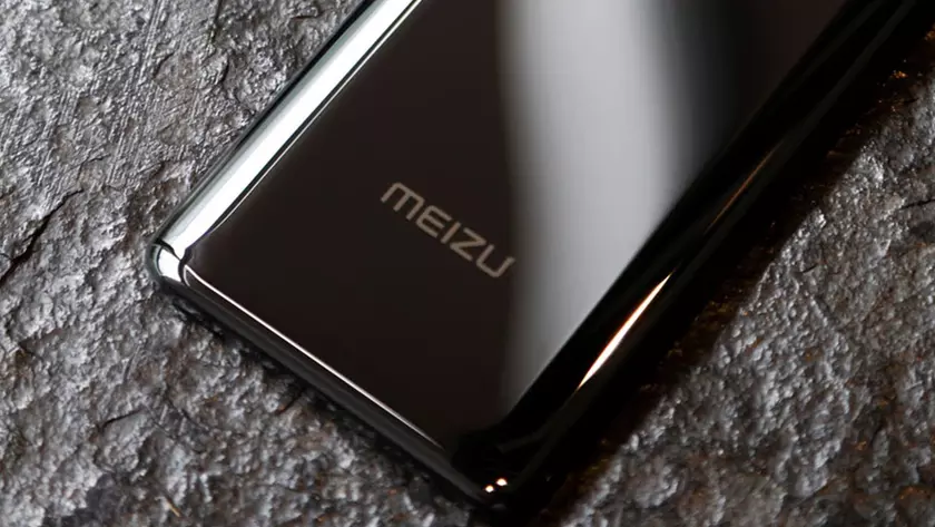Новые изображения Meizu 17: старый дизайн, более узкие рамки