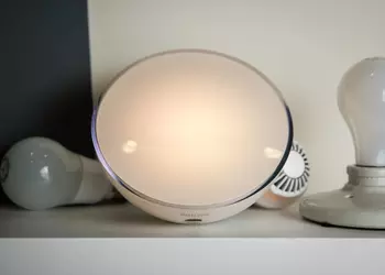 Светодиодные лампы Philips Hue Go теперь с аккумулятором