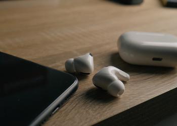 Realme готовит новые TWS-наушники с дизайном, как у Apple AirPods Pro
