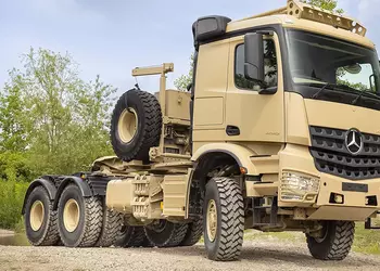 Mercedes-Benz представит на IDEX 2025 армейский тягач Arocs 4042 AS 6x6