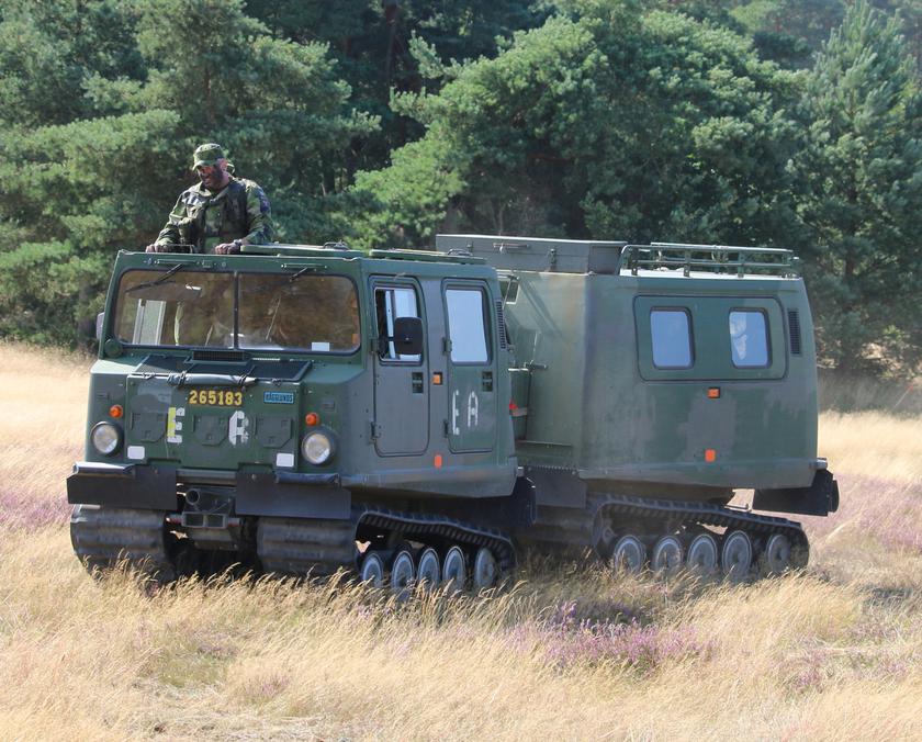 Радиостанции для Leopard, бронированные вездеходы Bandvagn 206 и машины для разминирования WISЕNT 1: Германия передала Украине новый пакет вооружения