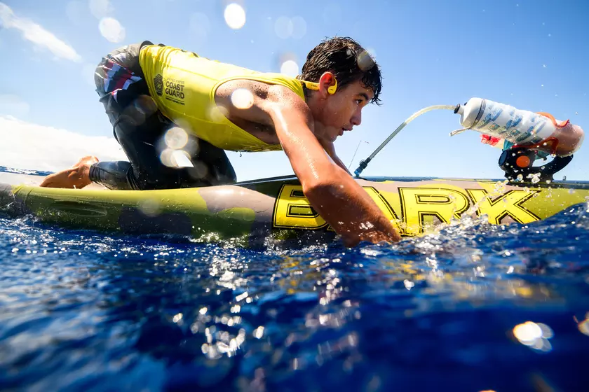Тоа Пере преодолевает знаменательный пролив Кайви на чемпионате мира: путь через бурные воды
