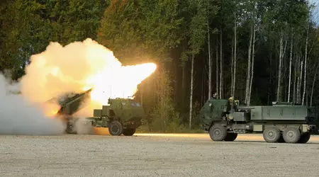 L'Estonie achète, en plus des M142 HIMARS, des missiles balistiques ATACMS dans la dernière version M57, dont la portée de lancement peut atteindre 300 kilomètres.