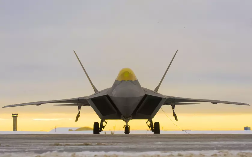 F-22 Raptor отмечает 25-й день рождения – первый в мире истребитель пятого поколения, на разработку которого потрачено $66,7 млрд