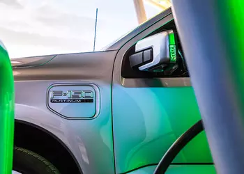 OTA-обновление Ford F-150 ускорило зарядку электрического пикапа