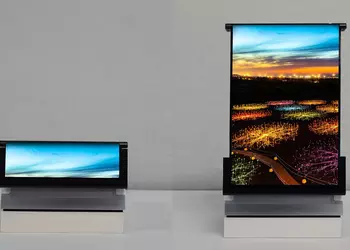 A Samsung phone with a foldable display could be announced as early as 2025